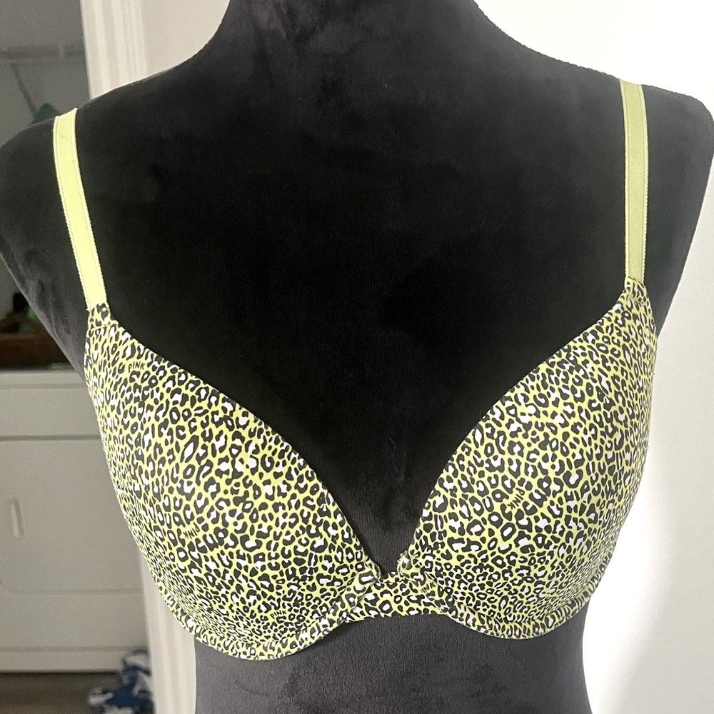 PINK Leopard print neon green r-shirt bra size 34D